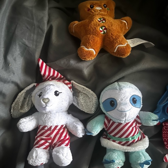 RILAKKUMA AND OTHER PLUSHIES - Picture 5 of 6